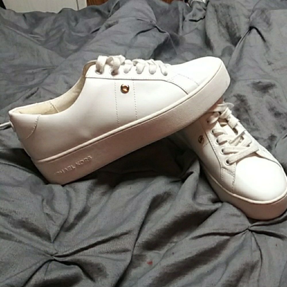 MK white low top girls shoes